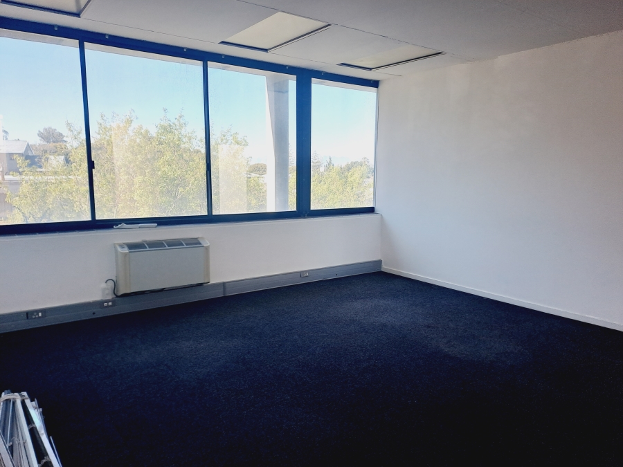 To Let commercial Property for Rent in Loevenstein Western Cape